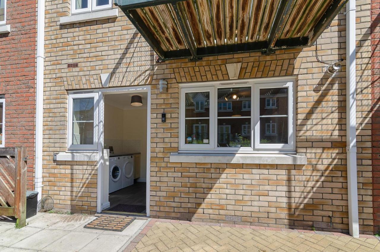 Вілла 4Br Townhouse Wbalcony Free Parking Fast Wi-Fi Норвіч Екстер'єр фото