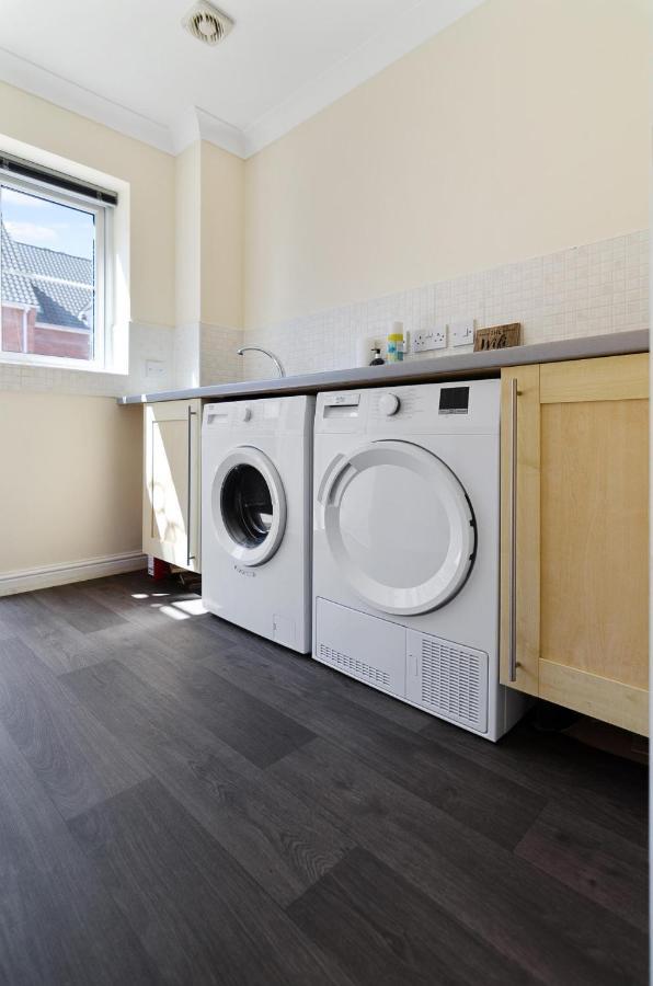 Вілла 4Br Townhouse Wbalcony Free Parking Fast Wi-Fi Норвіч Екстер'єр фото